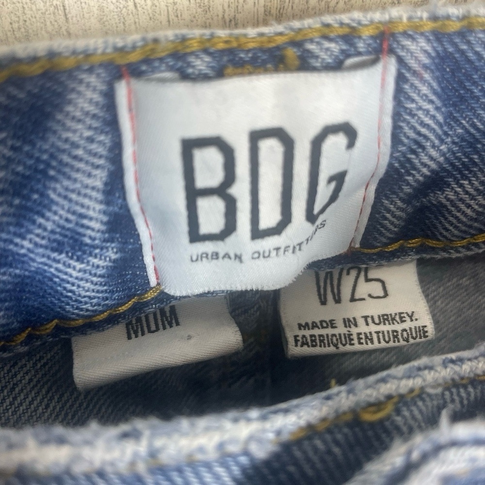 BDG Urban Outfitters Mom Jeans High Rise size 25 Distressed Medium Wash‎ Baggy - Picture 2 of 11